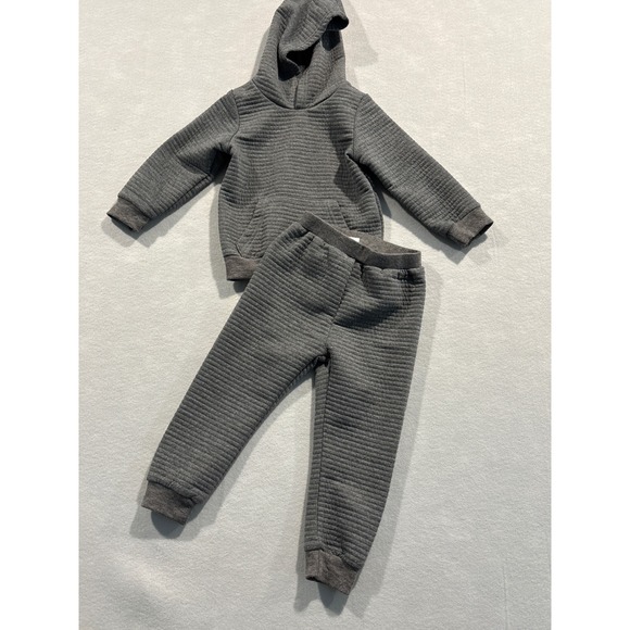 Foshan HLS Network Ltd Other - Kids Gray Quilted Ribbed Hoodie and Joggers Tracksuit Set Size 3Y Toddler 2pc